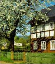 Umgebindehaus im Fr&uuml;hling in Bertsdorf