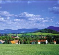 Blick &uuml;ber Seifhennersdorf auf die Lausche